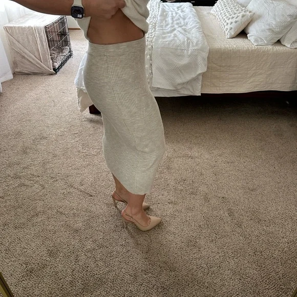 | abercrombie & fitch • cream heathered ribbed sweater skirt • large | - Picture 6 of 7